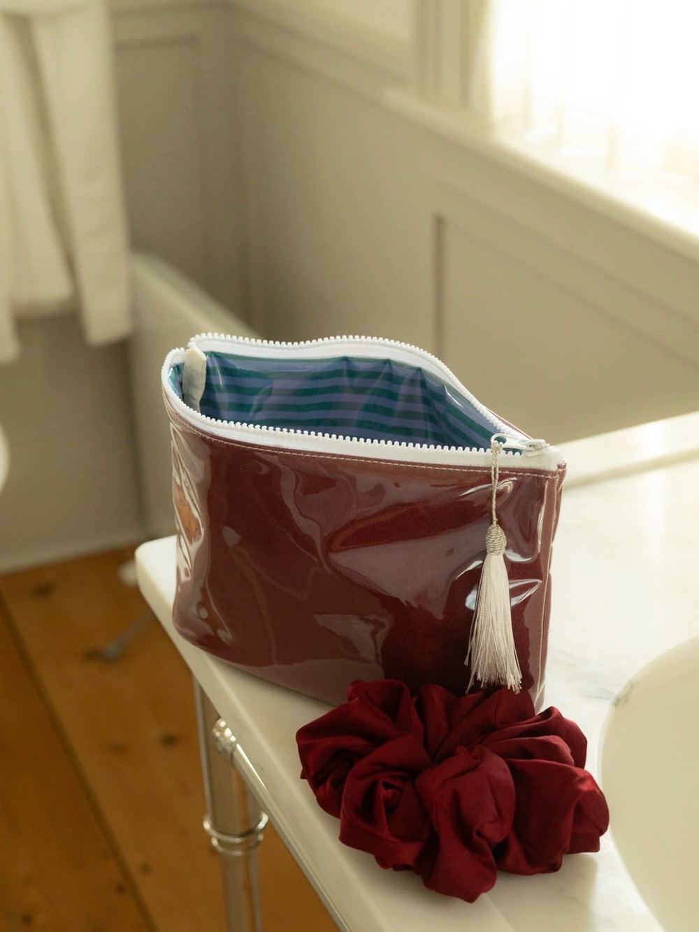 FARM FRIENDS MAKEUP BAG in Merlot - Picture 3 of 7